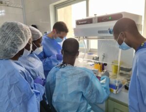 Formations au criblage des mutations du SARS-CoV-2 dans les laboratoires partenaires togolais (BIOLIM) et béninois (LFHV) 