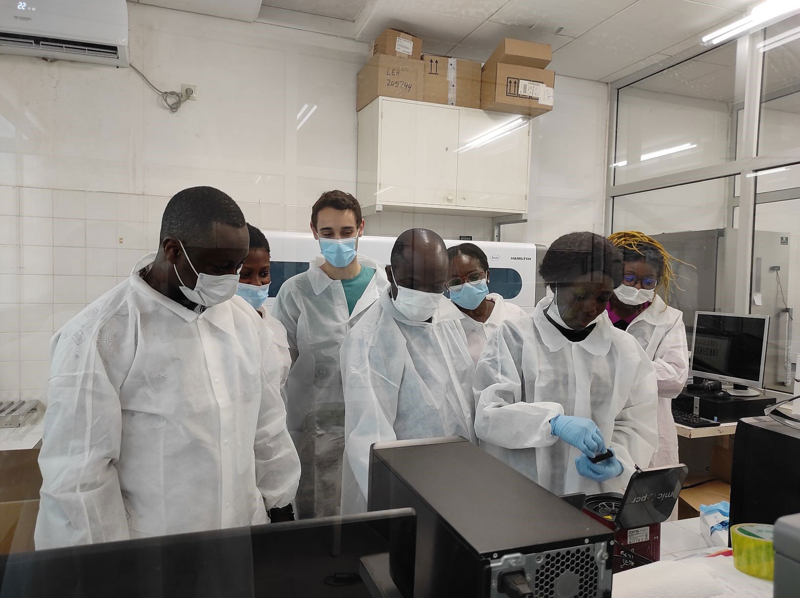 formations au criblage des mutations du SARS-CoV-2 dans les laboratoires partenaires togolais (BIOLIM) et béninois (LFHV)